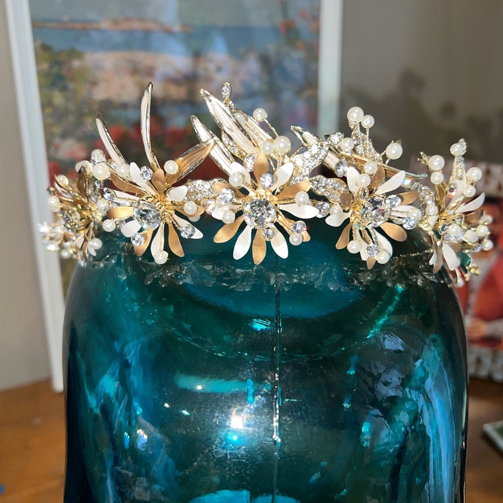 Dareth Colburn “Noella” bridal tiara